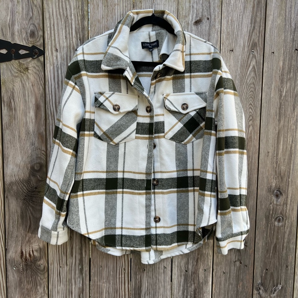 LOVE TREE Oversized Plaid Shacket in Cream and Tan Women’s Small